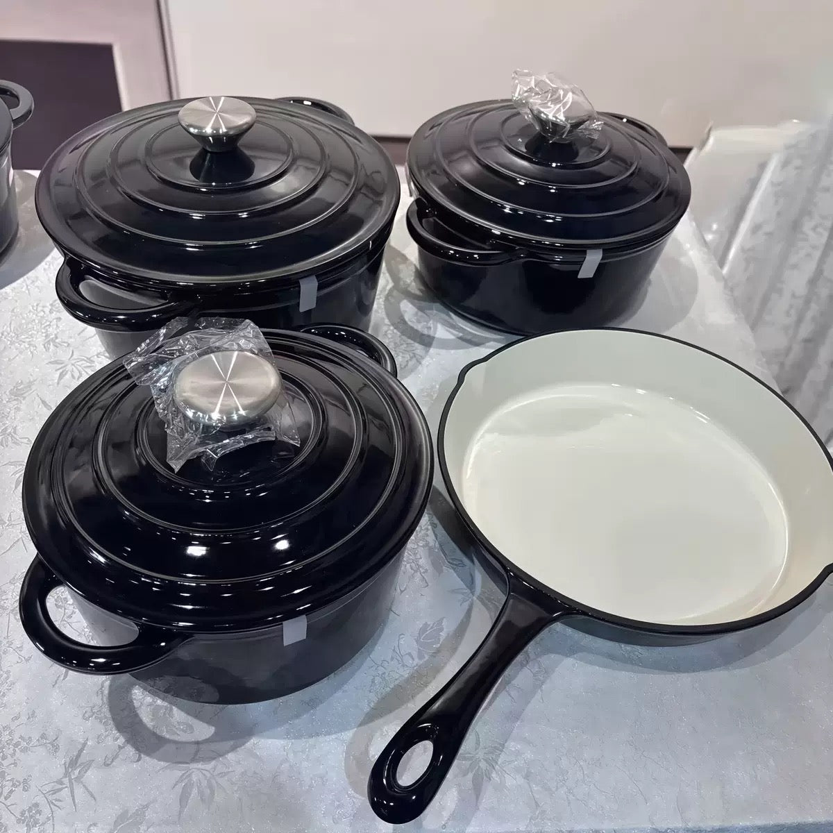 4 Pcs set Enamel pots + Pan